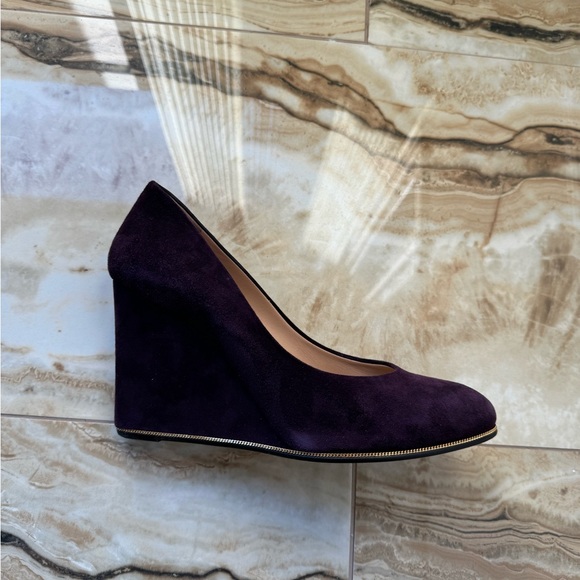 Salvatore Ferragamo Wedge Pumps 9B Plum Purple Suede Gold Chain - Picture 3 of 13
